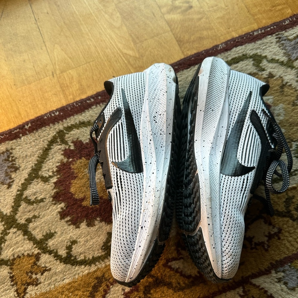 Nike Pegasus 40 Running Sneakers - Picture 3 of 9